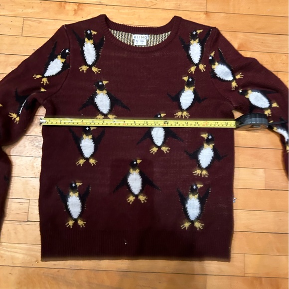 Women’s penguin sweater large - Picture 5 of 5